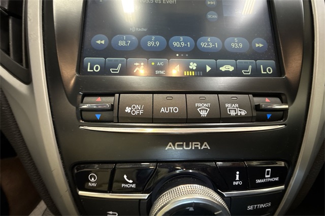 Vehicle image 25 of 27