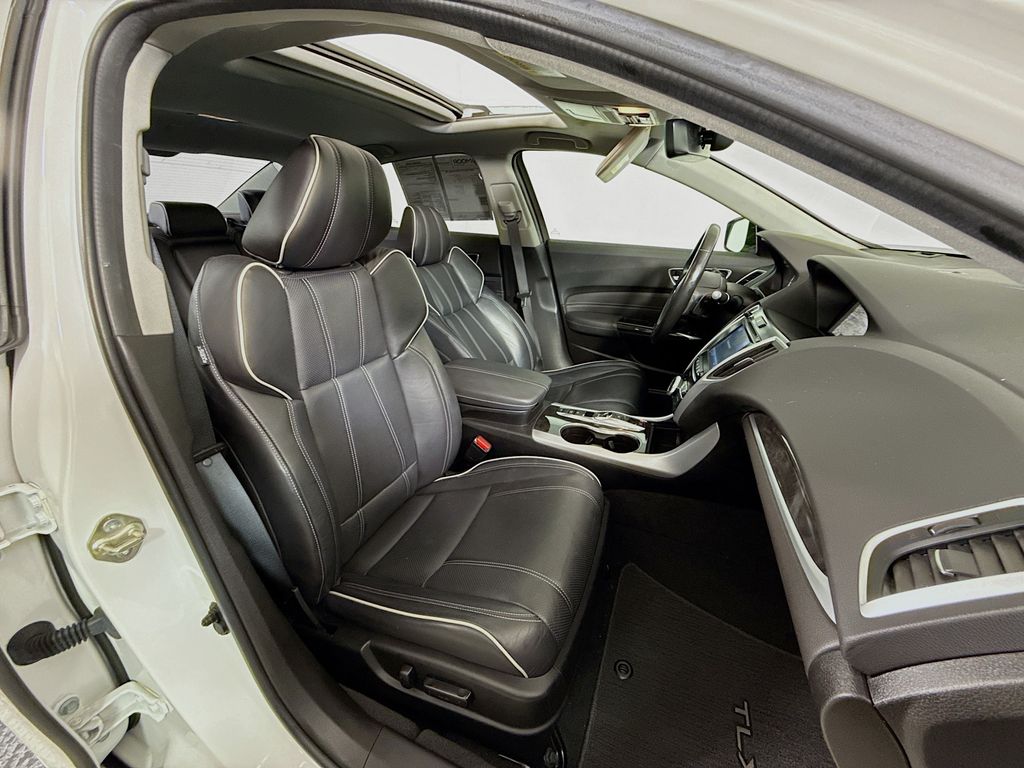 Vehicle image 27 of 31