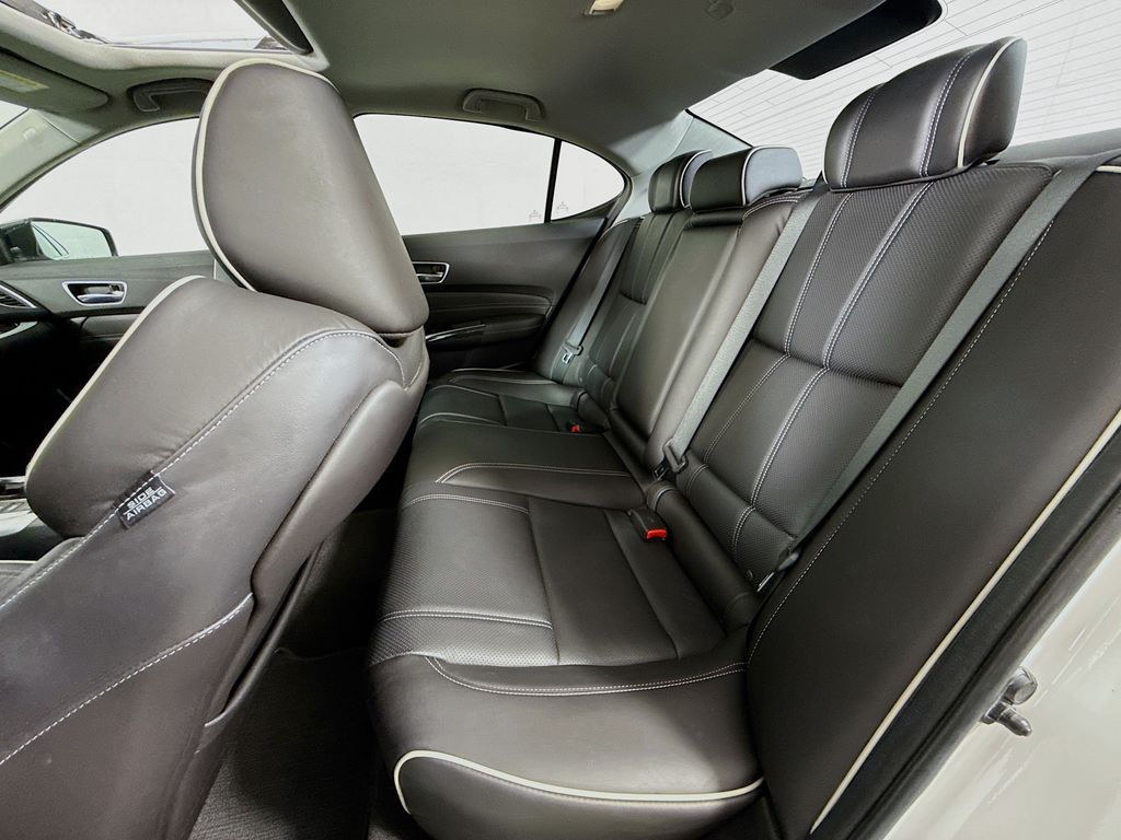 Vehicle image 24 of 31