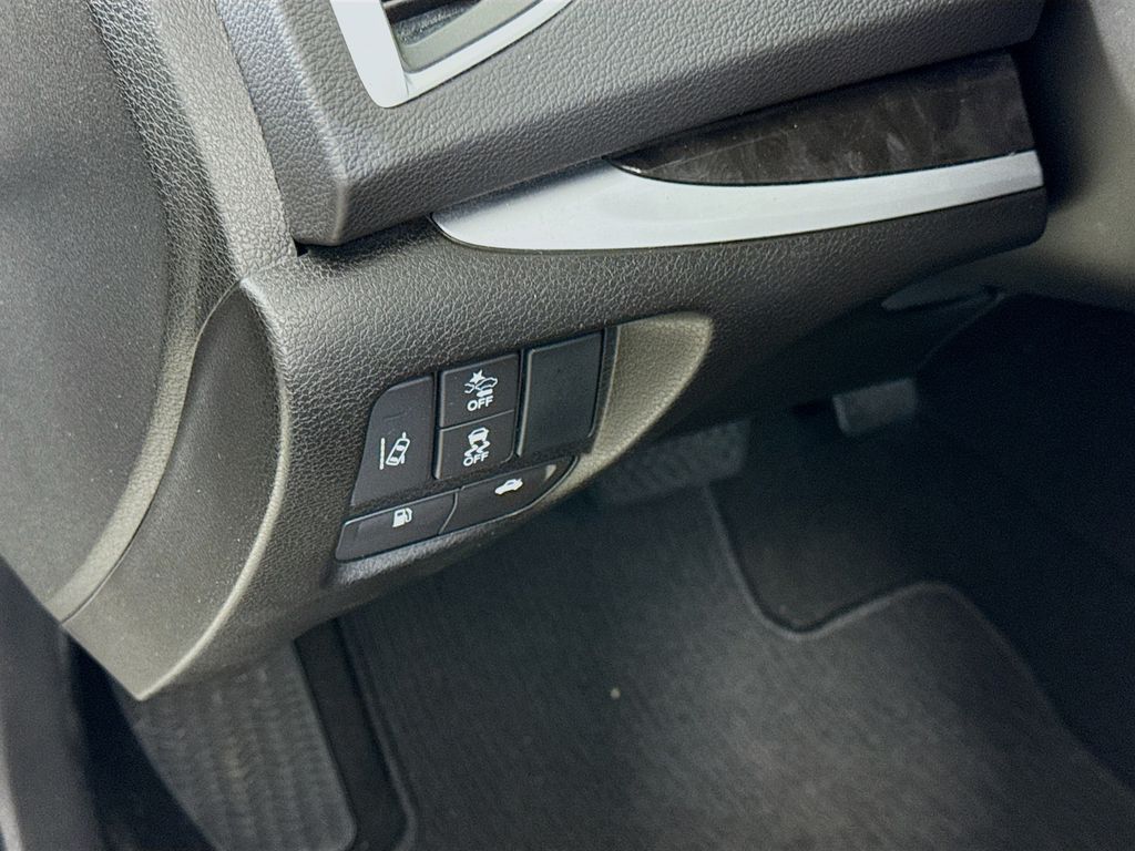 Vehicle image 10 of 31