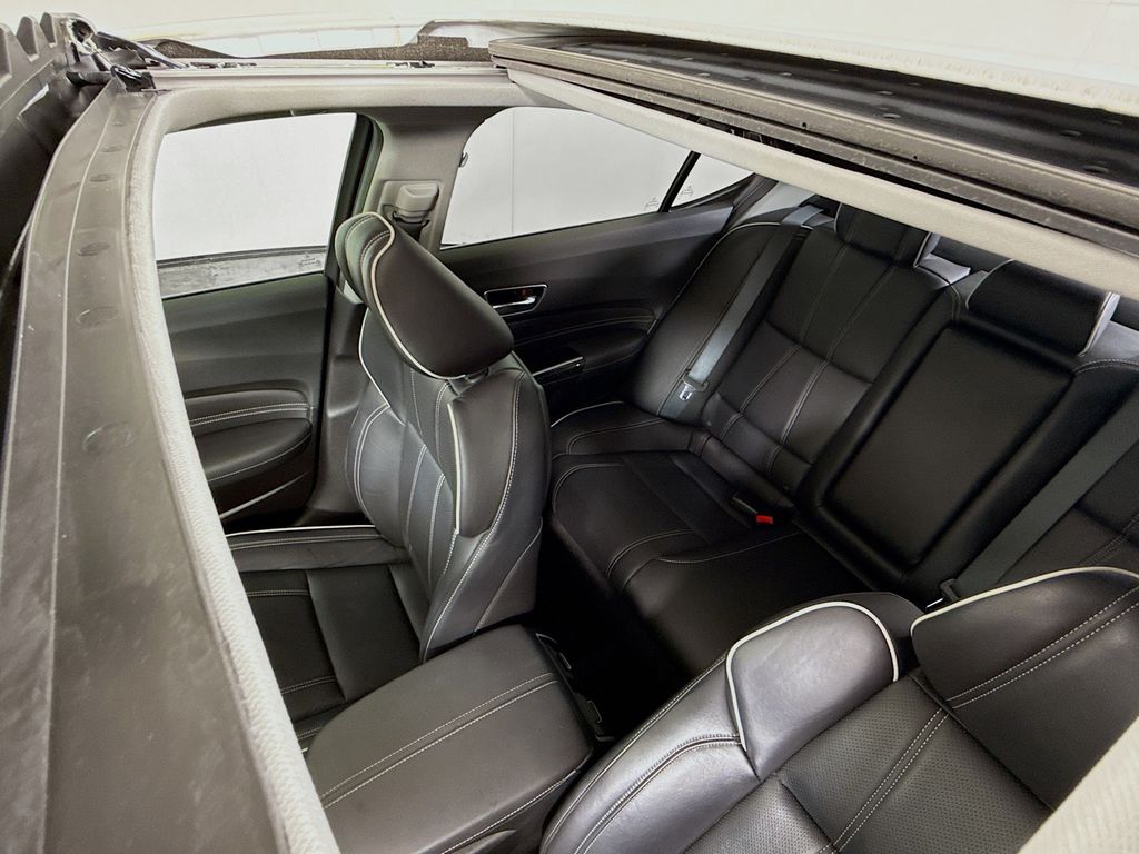 Vehicle image 21 of 31