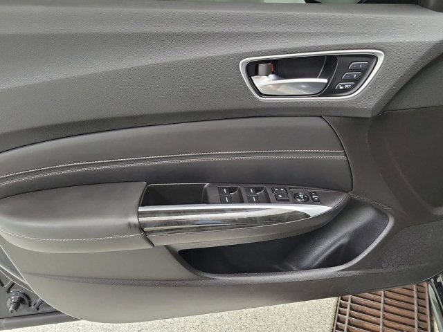 Vehicle image 19 of 24