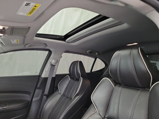 Vehicle image 11 of 24