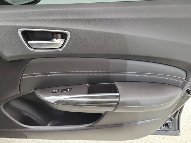 Vehicle image 20 of 24
