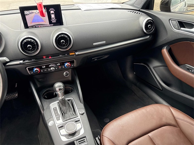 Vehicle image 13 of 31