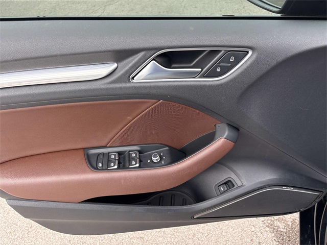 Vehicle image 22 of 31