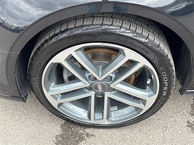 Vehicle image 10 of 31
