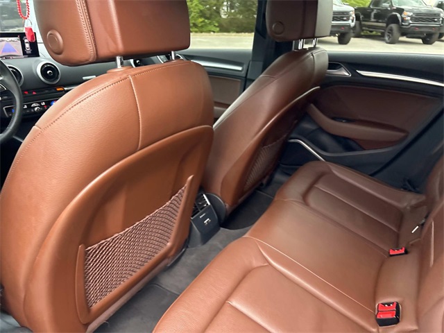 Vehicle image 15 of 31