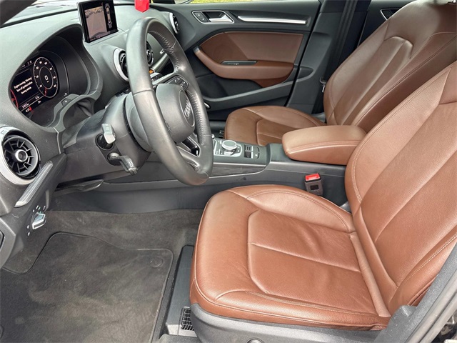 Vehicle image 24 of 31