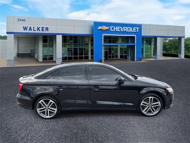 Vehicle image 3 of 31