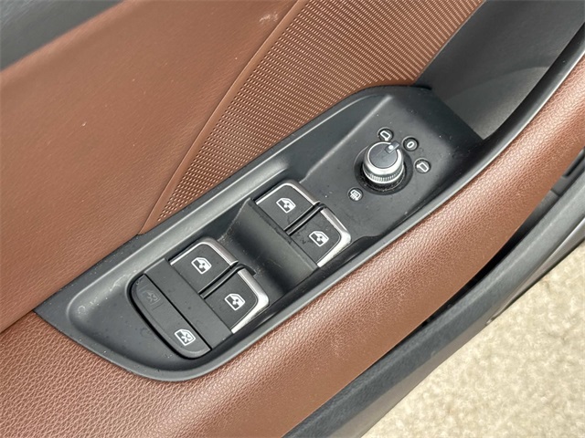 Vehicle image 23 of 31