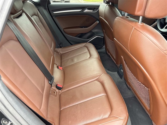 Vehicle image 19 of 31