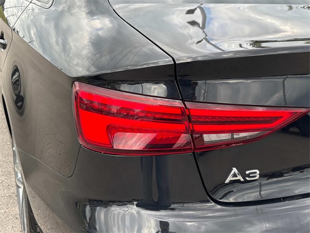 Vehicle image 11 of 31