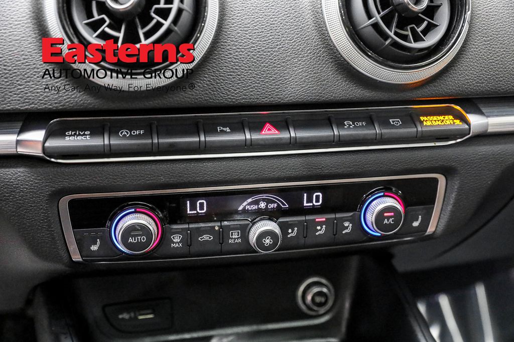 Vehicle image 60 of 62