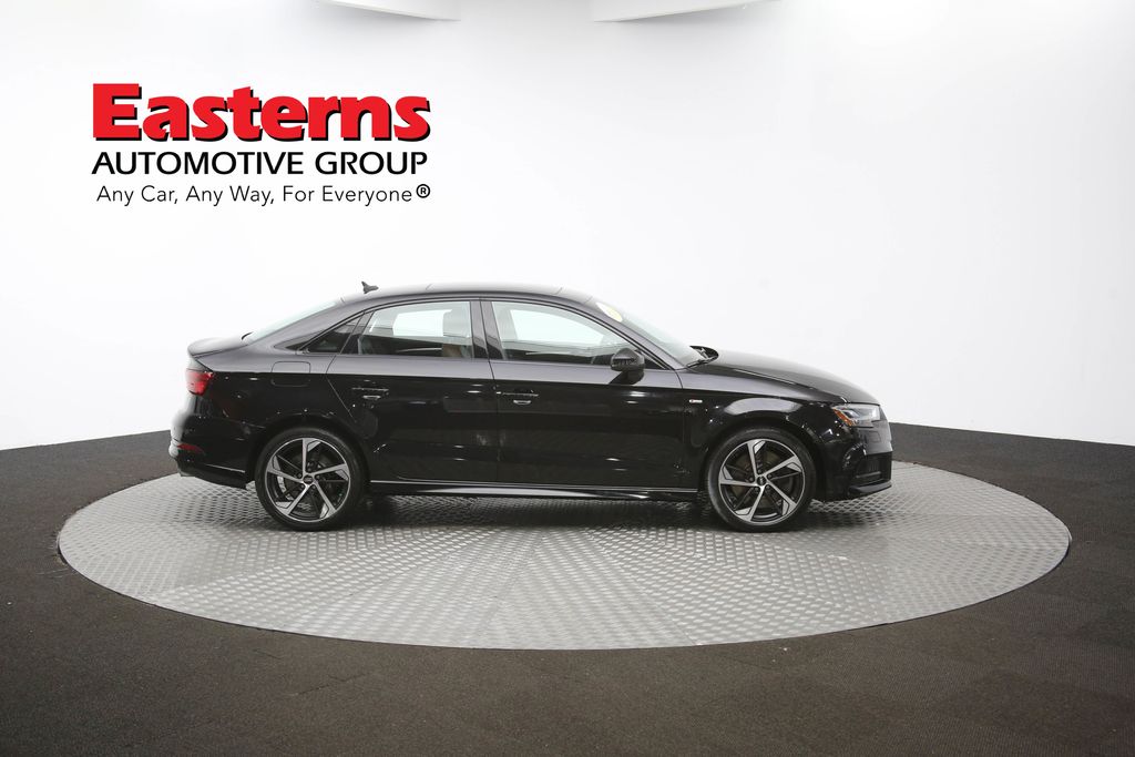 Vehicle image 17 of 62