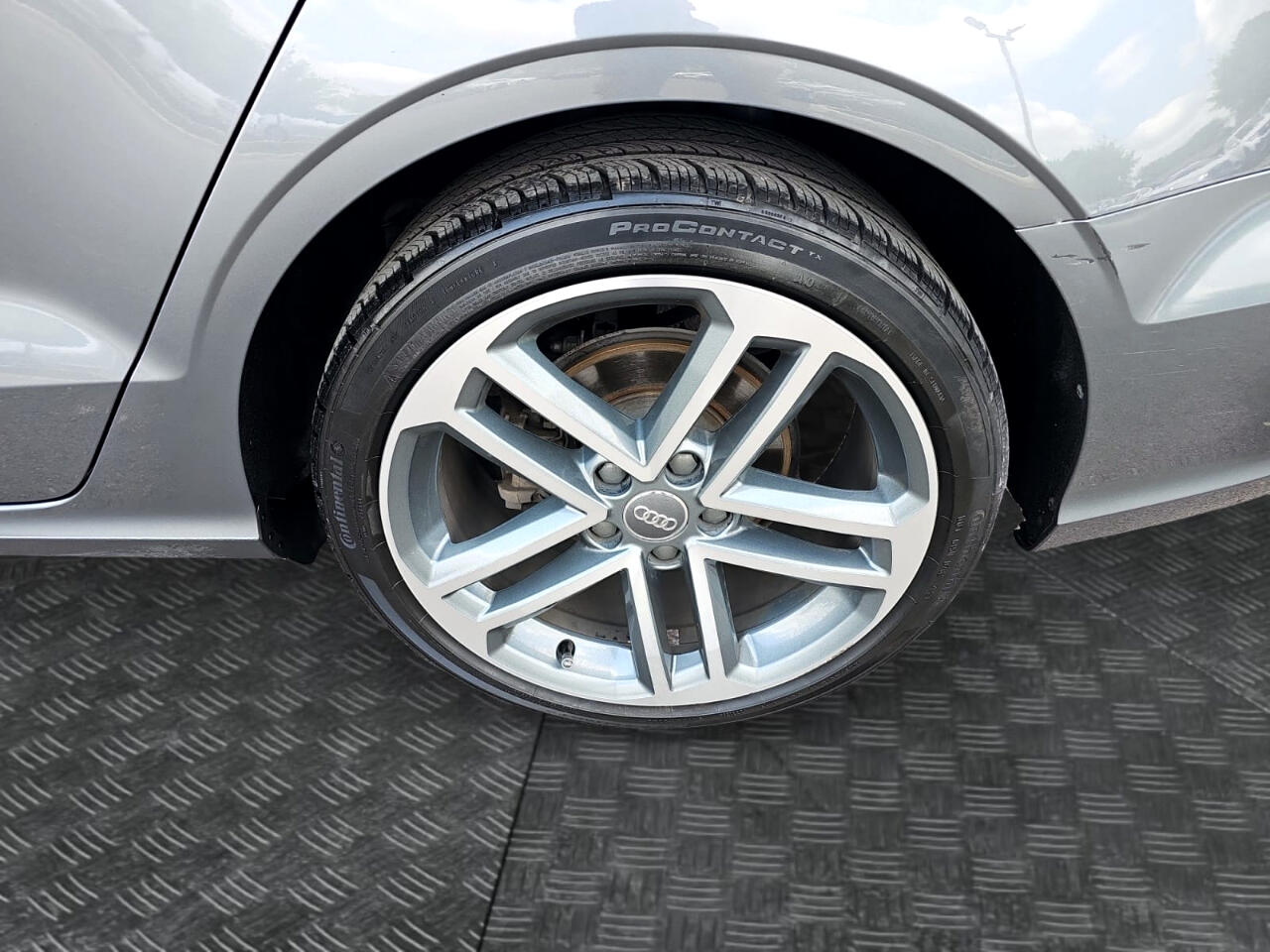 Vehicle image 14 of 23