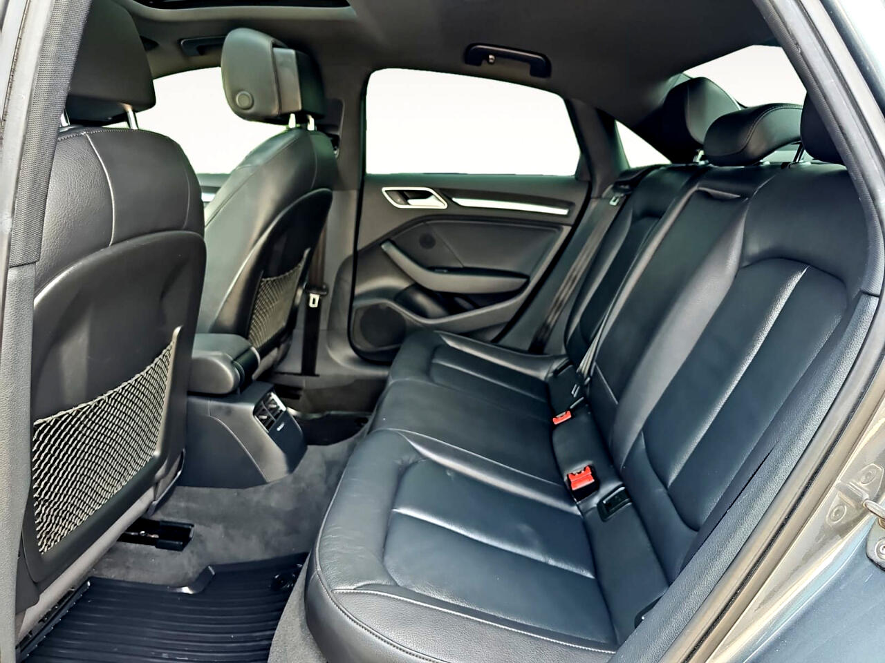 Vehicle image 21 of 23