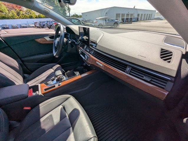 Vehicle image 25 of 28