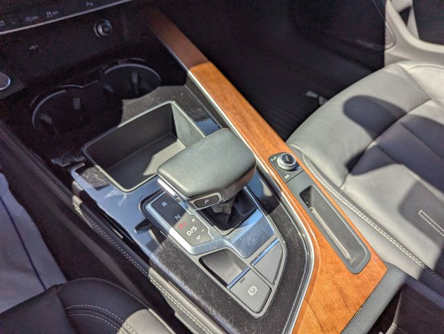 Vehicle image 18 of 28