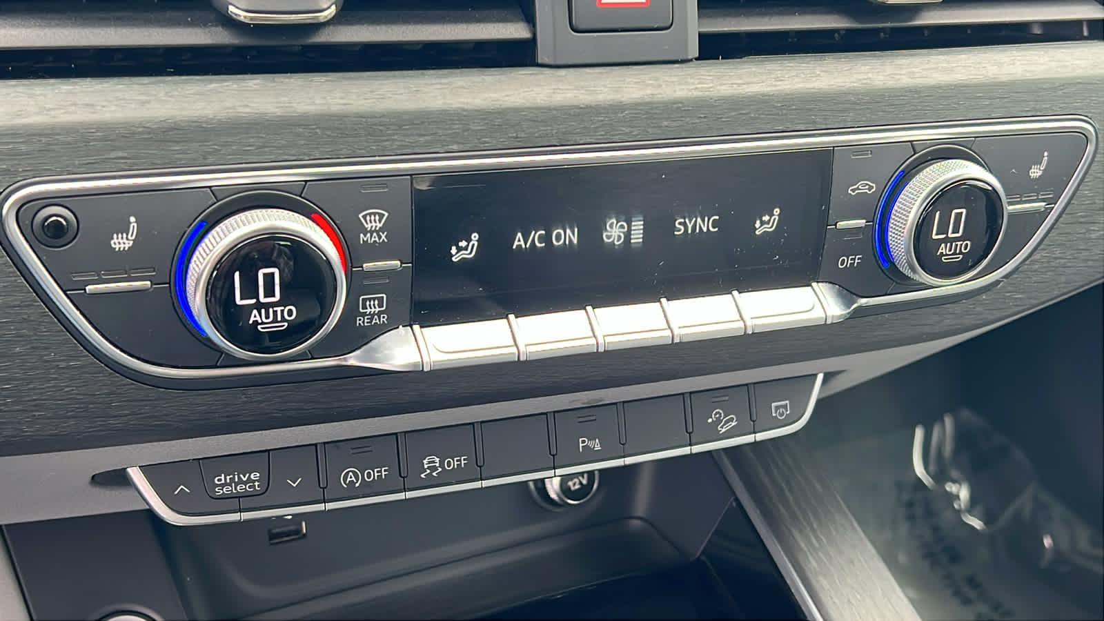 Vehicle image 14 of 31