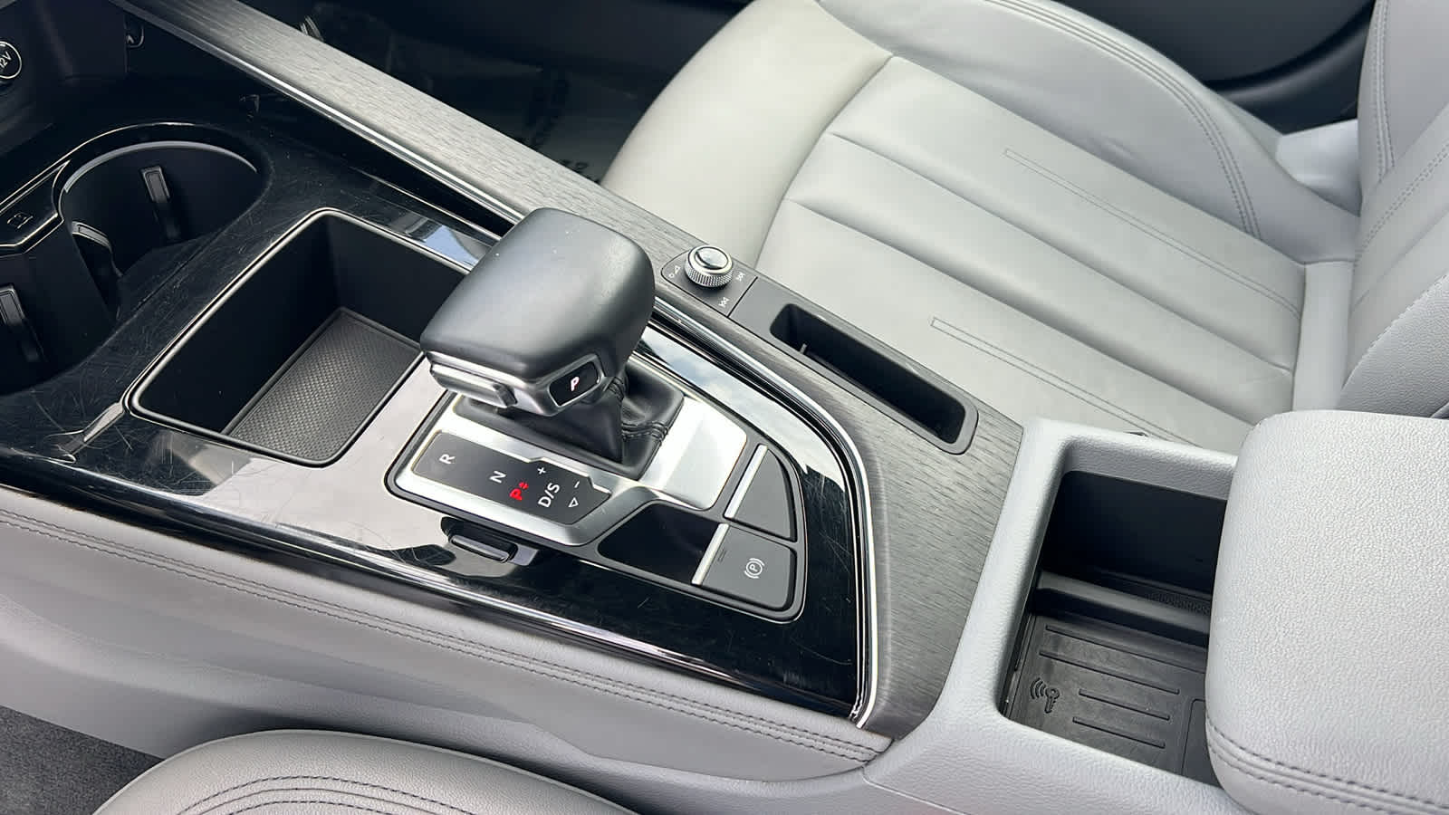 Vehicle image 13 of 31