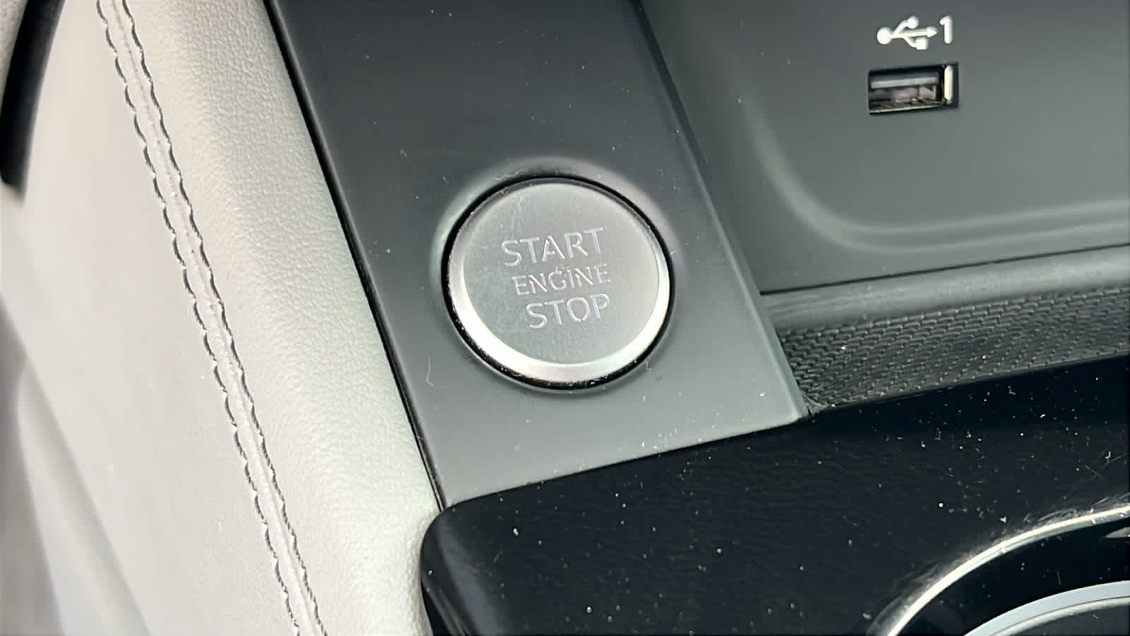 Vehicle image 17 of 31