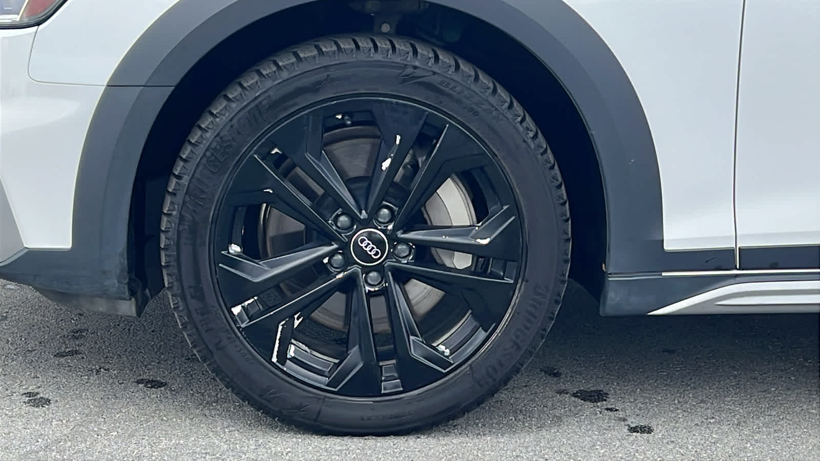 Vehicle image 9 of 31