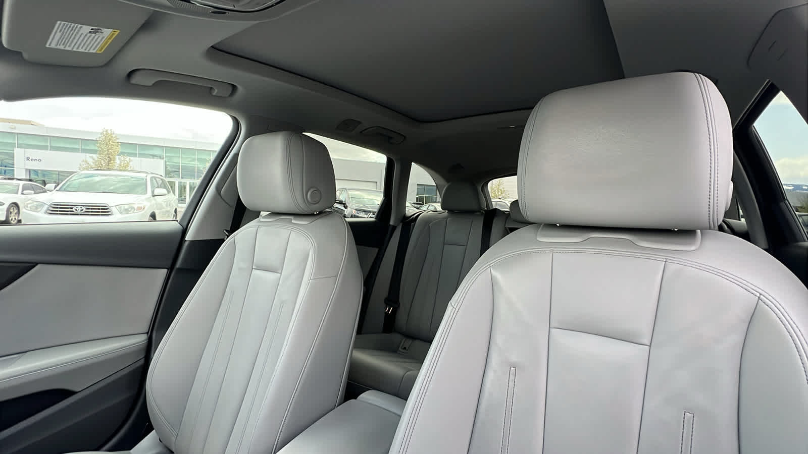 Vehicle image 11 of 31