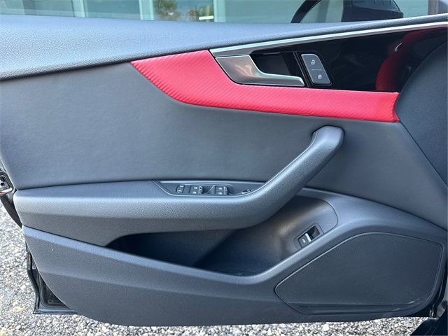 Vehicle image 27 of 37
