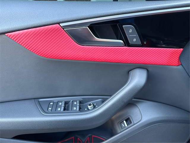 Vehicle image 26 of 37