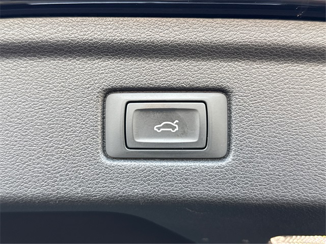 Vehicle image 30 of 37