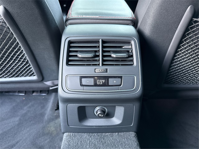 Vehicle image 31 of 37