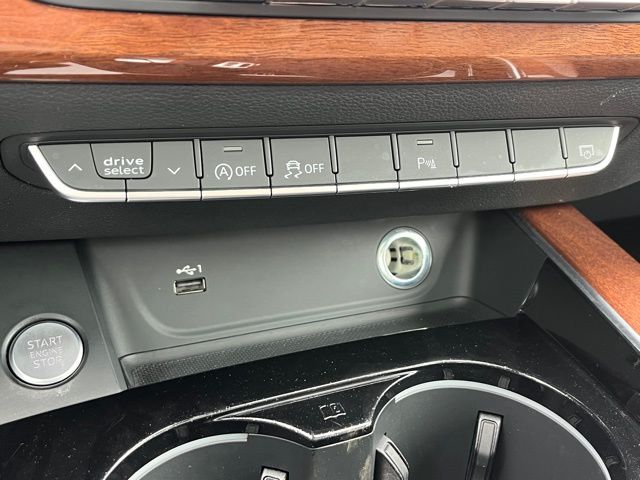 Vehicle image 29 of 38