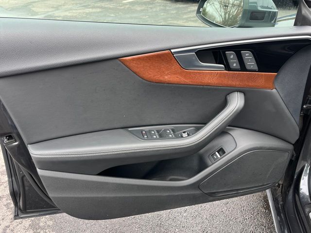 Vehicle image 10 of 38