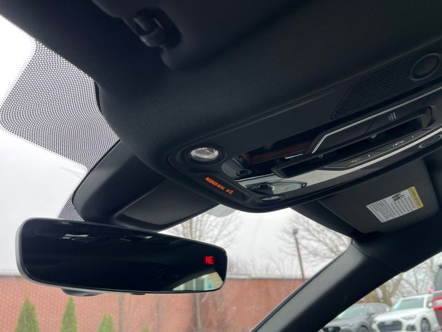 Vehicle image 31 of 38