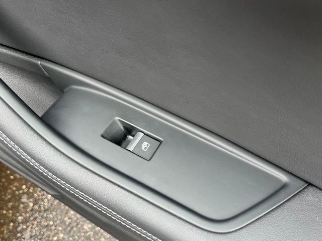 Vehicle image 15 of 38