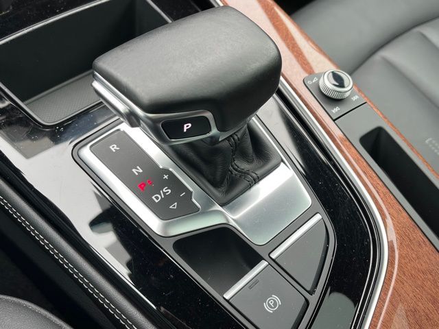 Vehicle image 30 of 38