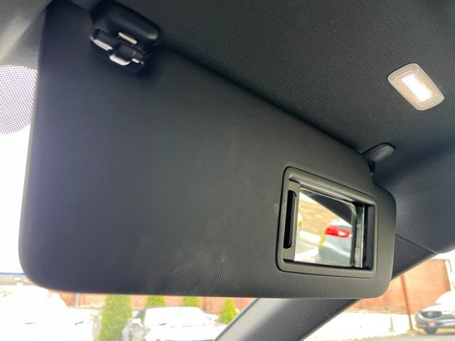 Vehicle image 33 of 38