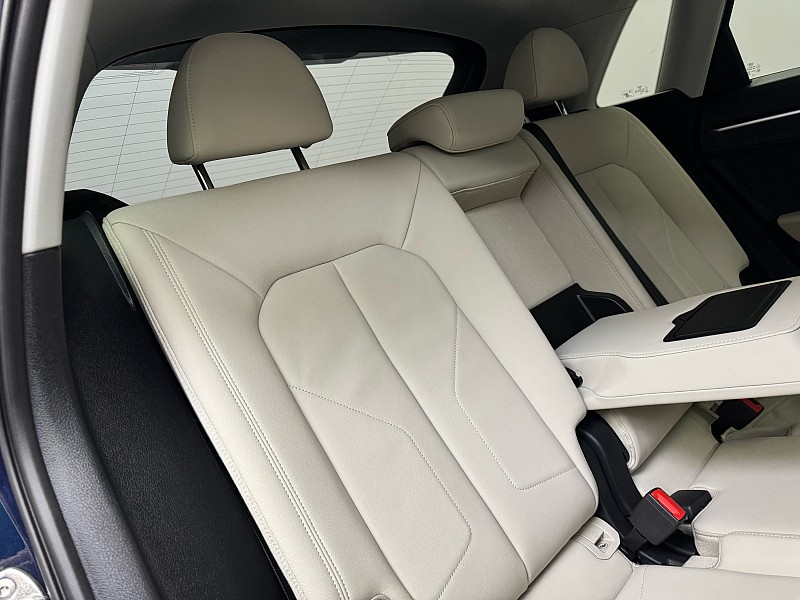 Vehicle image 19 of 43