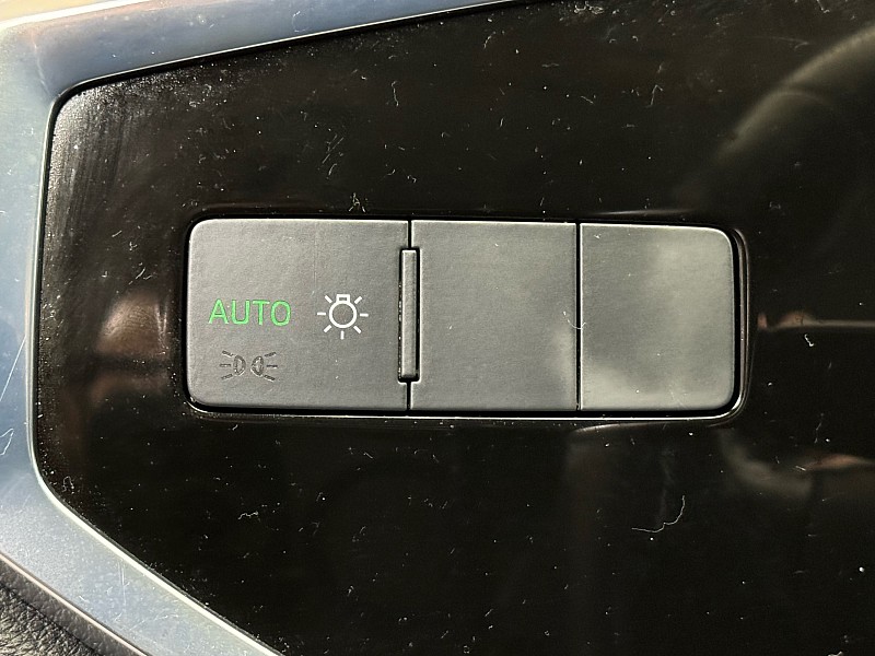 Vehicle image 40 of 43