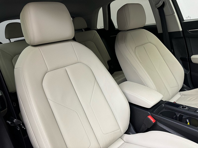 Vehicle image 21 of 43
