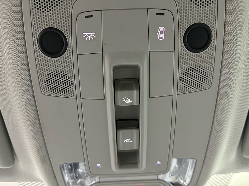 Vehicle image 37 of 43