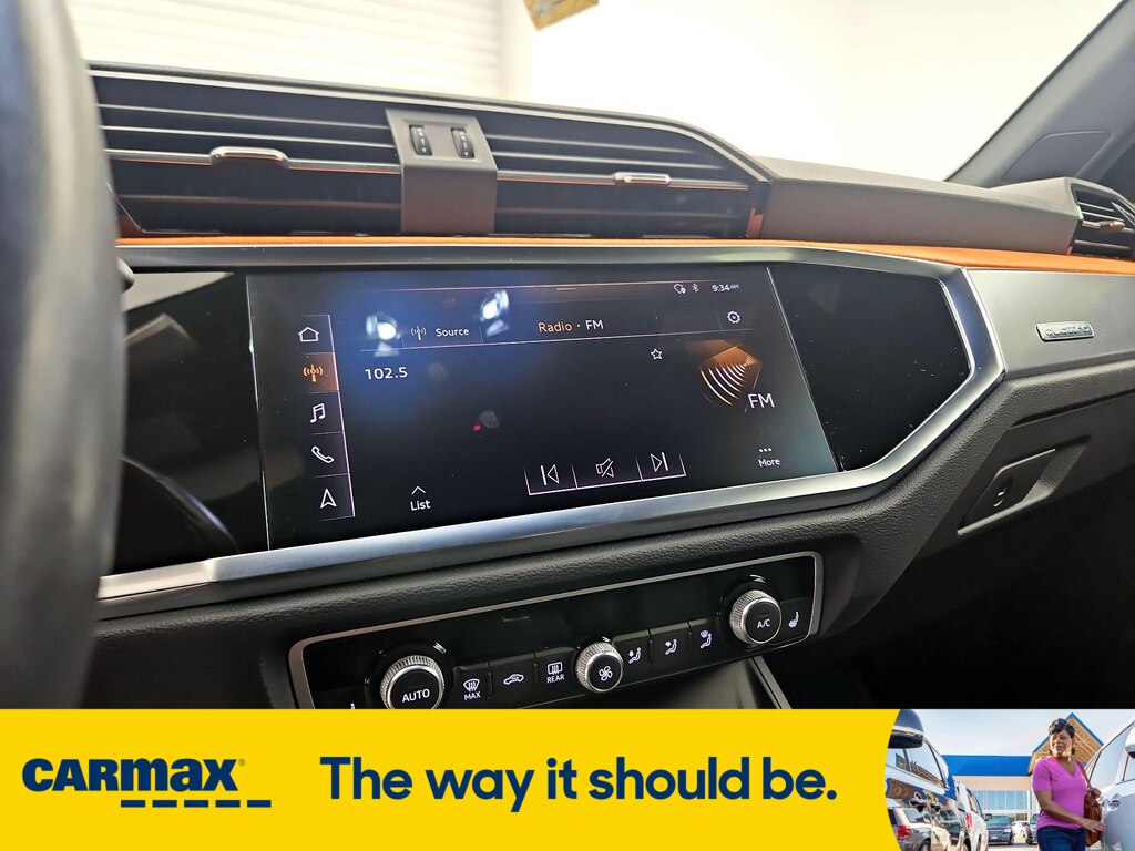 Vehicle image 17 of 26