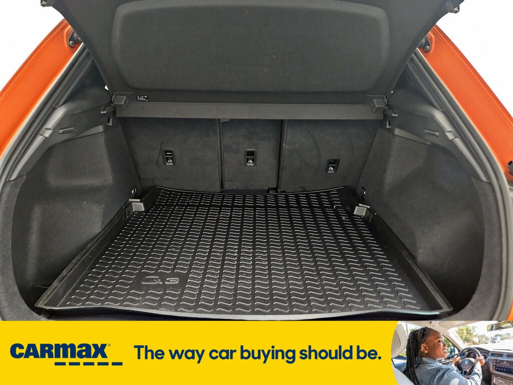 Vehicle image 21 of 26