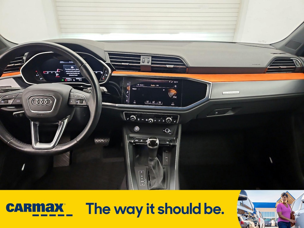 Vehicle image 11 of 26