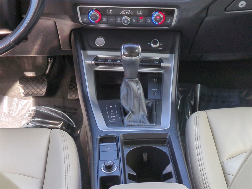 Vehicle image 20 of 32