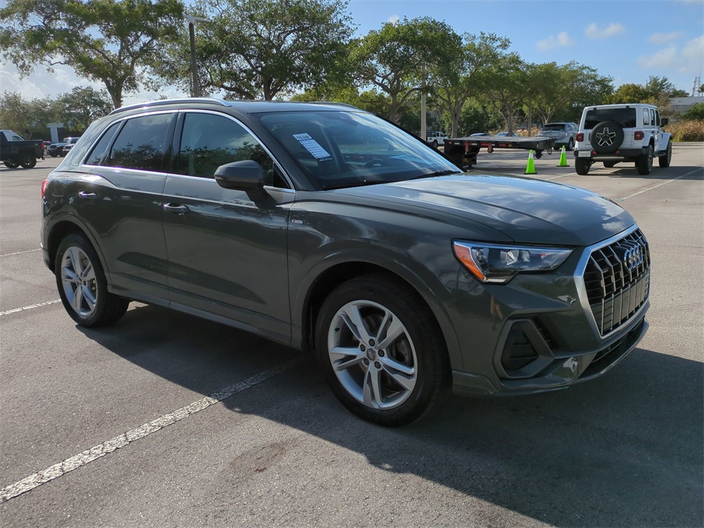 Vehicle image 4 of 32