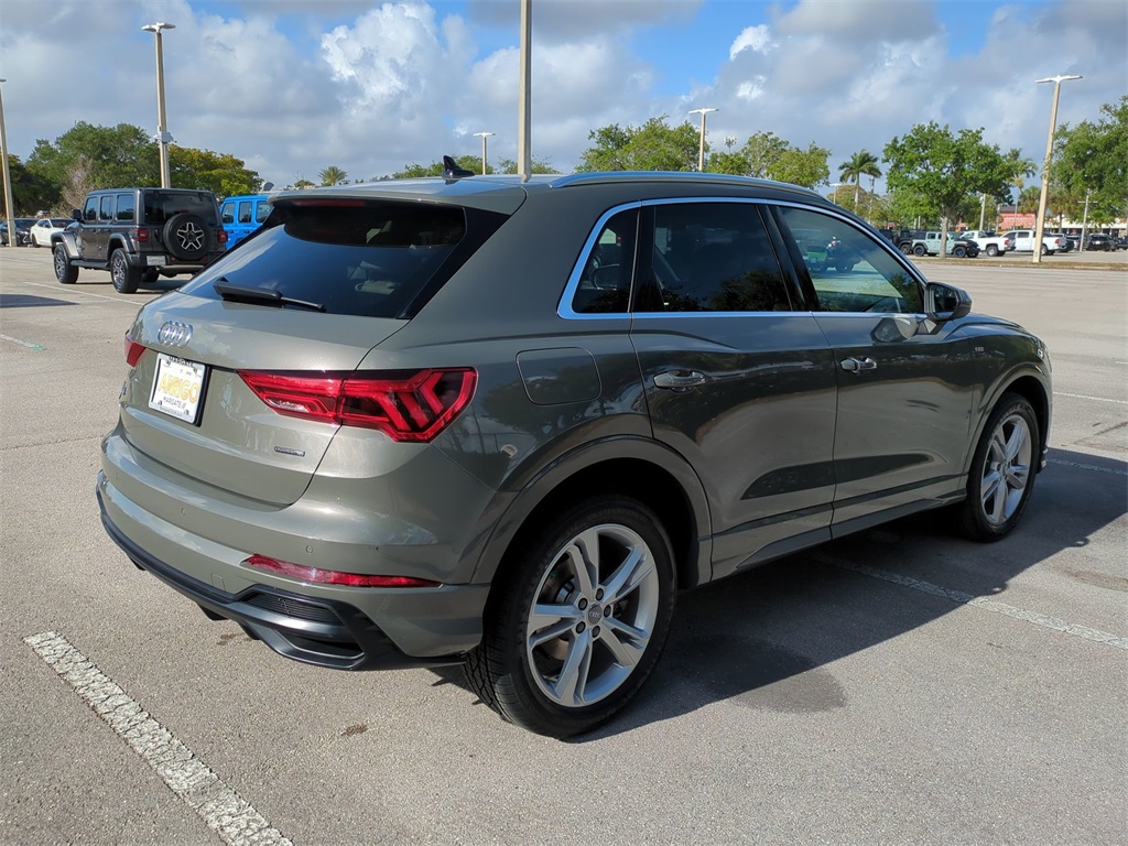 Vehicle image 6 of 32