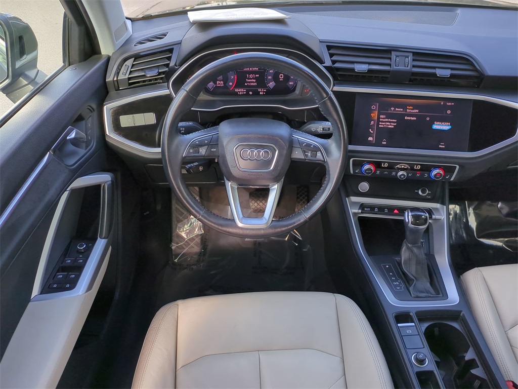 Vehicle image 17 of 32