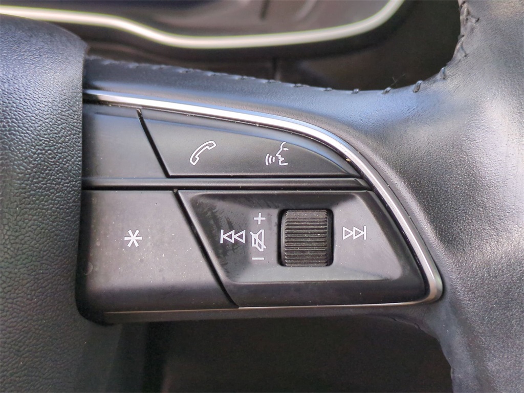 Vehicle image 28 of 32